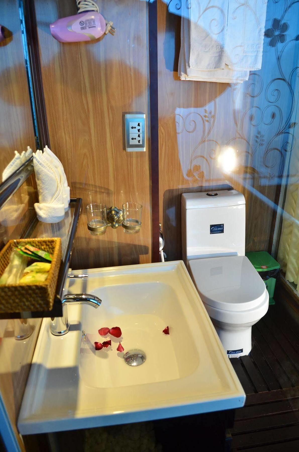 Garden Bay Luxury Cruise Otel Ha Long Dış mekan fotoğraf