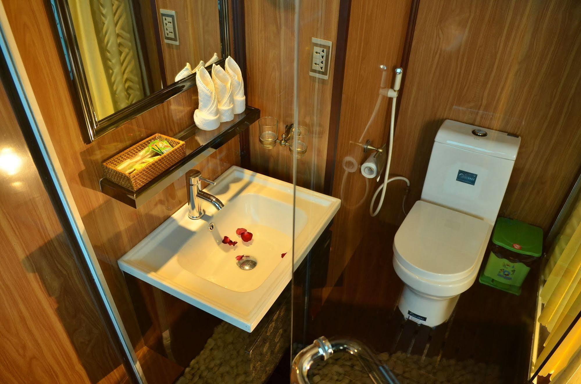 Garden Bay Luxury Cruise Otel Ha Long Dış mekan fotoğraf